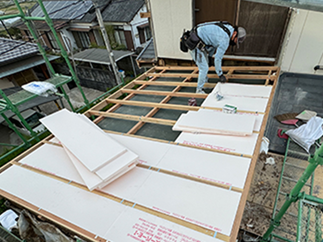 屋根での作業